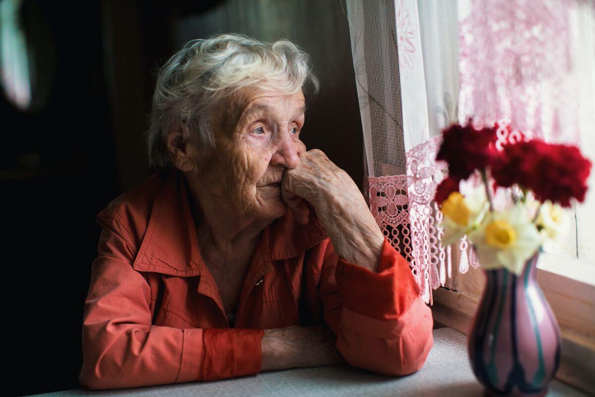 top-tips-to-combat-loneliness-in-seniors-conservatory-senior-living